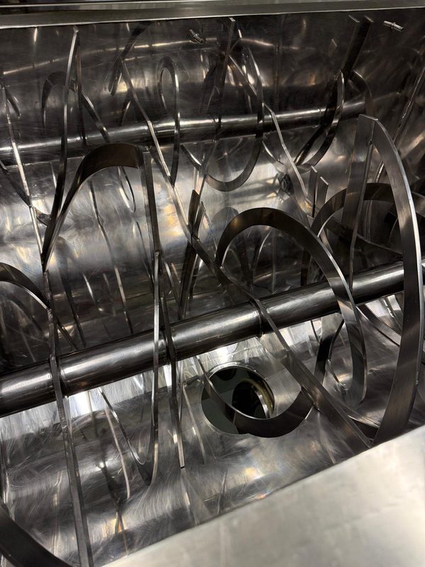 Ribbon mixer agitator